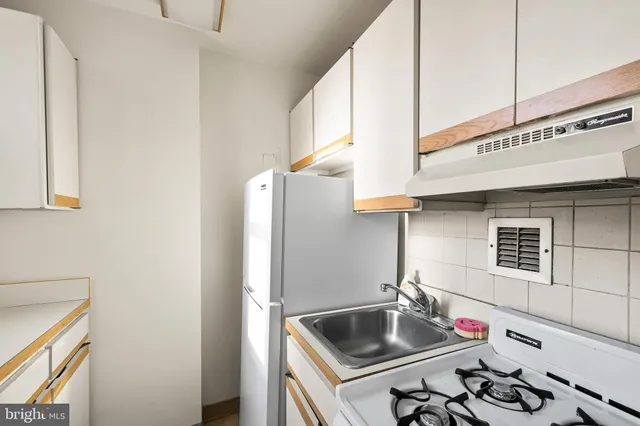a utility room with window washer and dryer