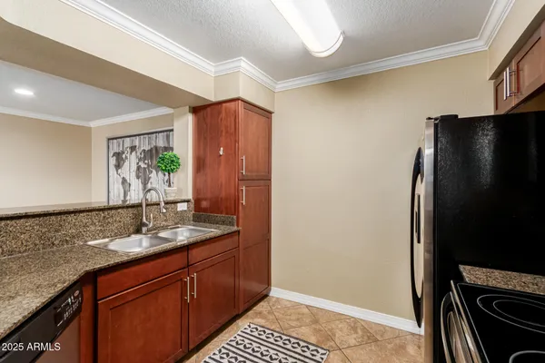 $2,000 | 2025 East Campbell Avenue, Unit 246, Phoenix, AZ 85016
