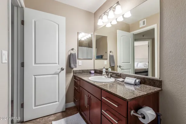 $2,000 | 2025 East Campbell Avenue, Unit 246, Phoenix, AZ 85016