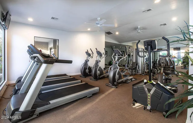 $2,000 | 2025 East Campbell Avenue, Unit 246, Phoenix, AZ 85016