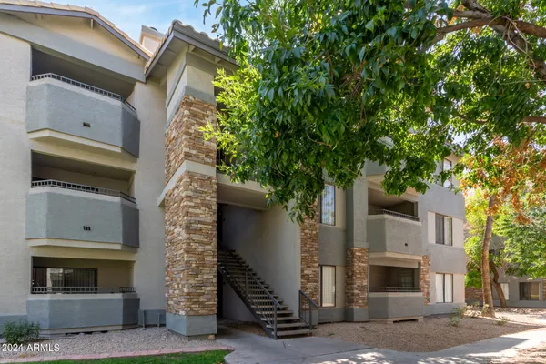 $2,000 | 2025 East Campbell Avenue, Unit 246, Phoenix, AZ 85016