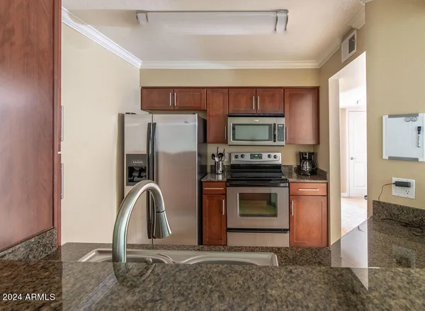 $2,000 | 2025 East Campbell Avenue, Unit 246, Phoenix, AZ 85016