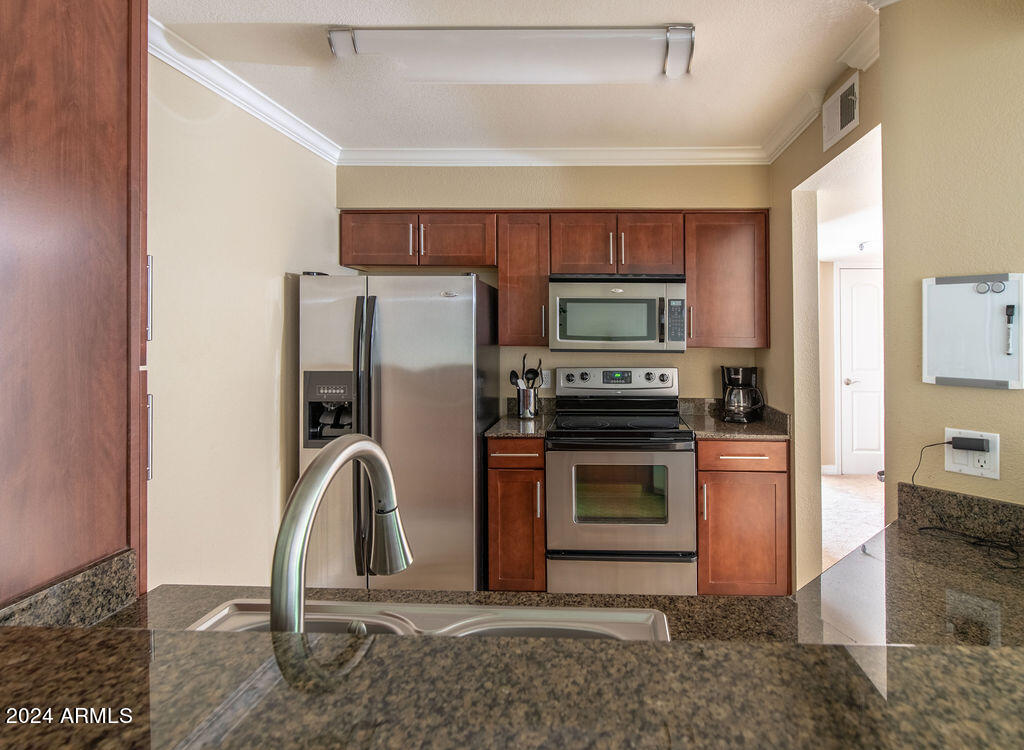 2025 East Campbell Avenue, Unit 246 Phoenix, AZ 85016 - Photo 9 of 36 _W1_0244-HDR-19