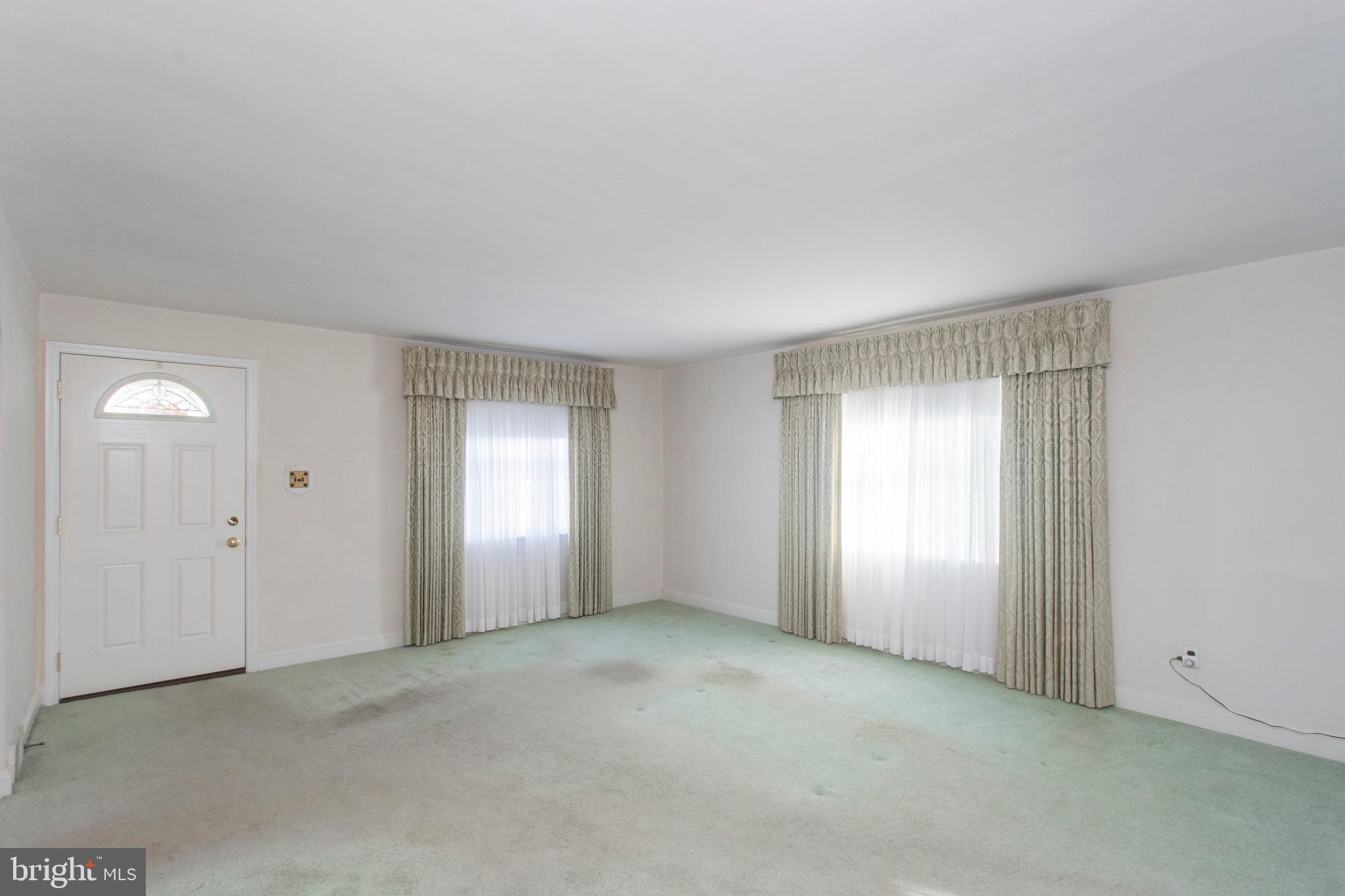 16 West Avenue Springfield, PA 19064 - Photo 12 of 34 an empty room with windows and closet