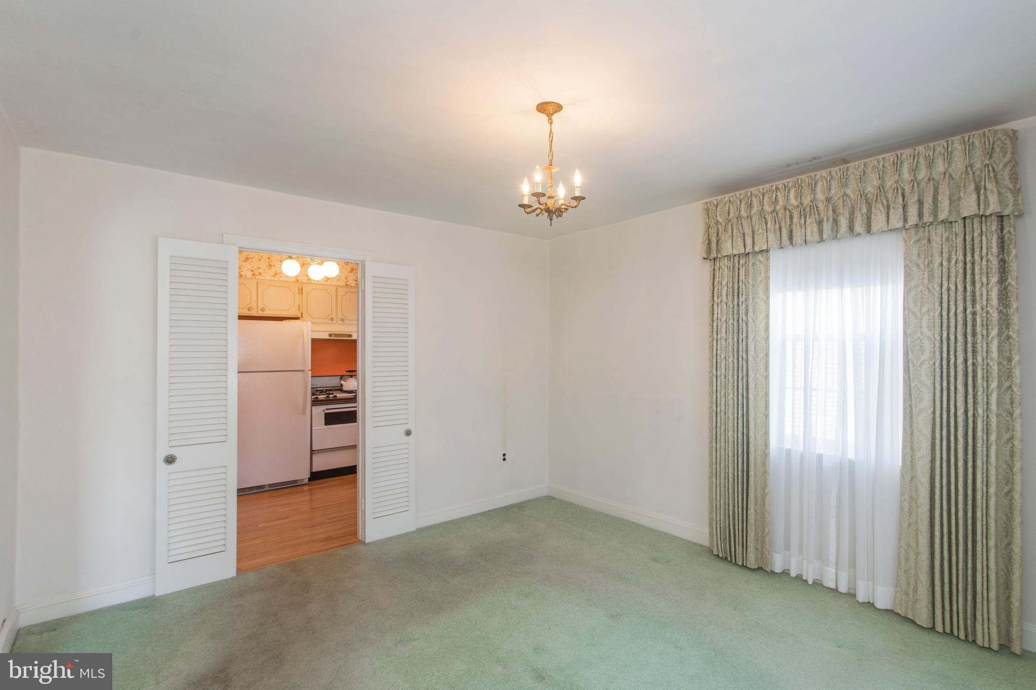 16 West Avenue Springfield, PA 19064 - Photo 14 of 34 an empty room with windows and closet
