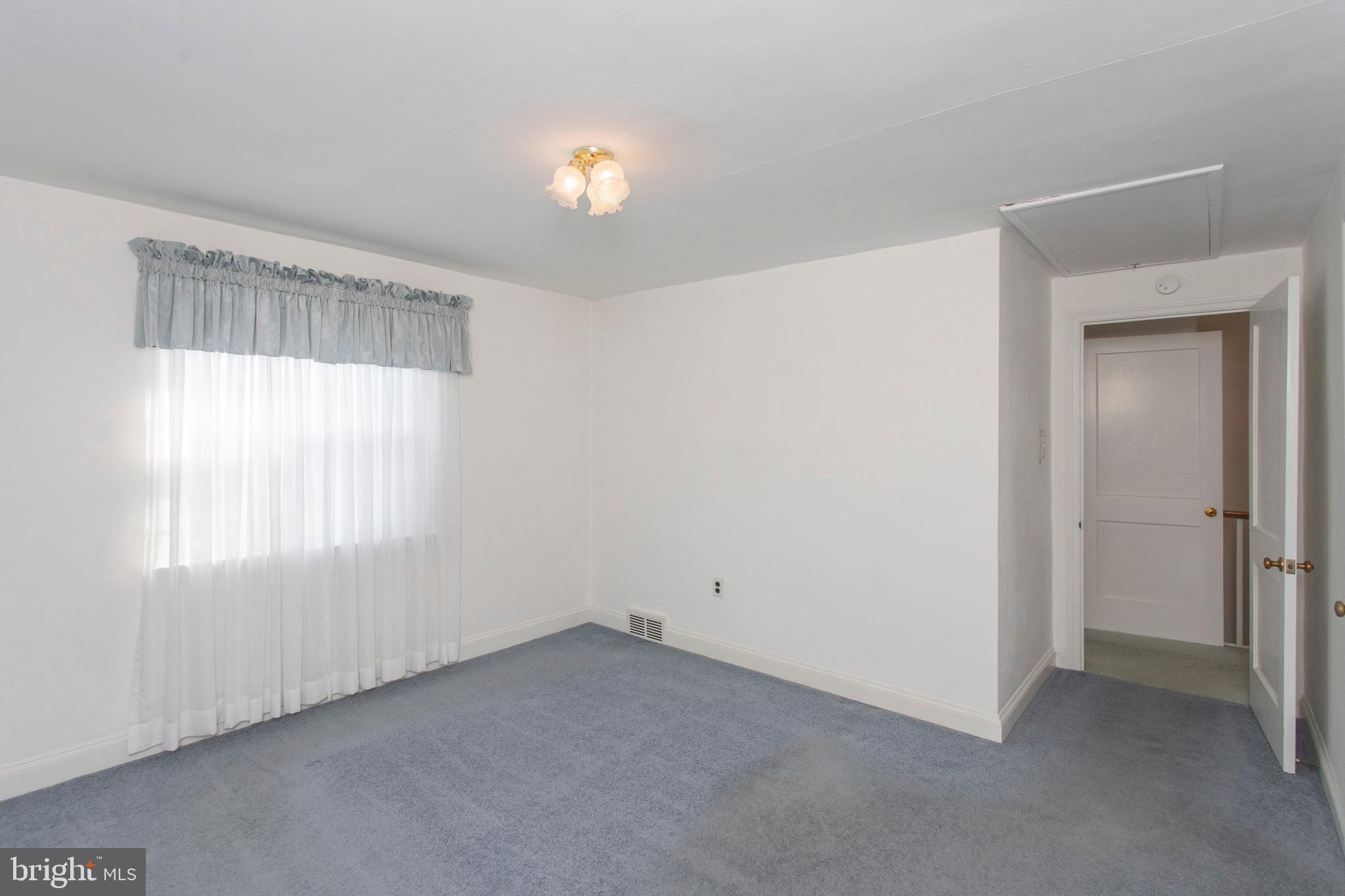 16 West Avenue Springfield, PA 19064 - Photo 27 of 34 an empty room with windows