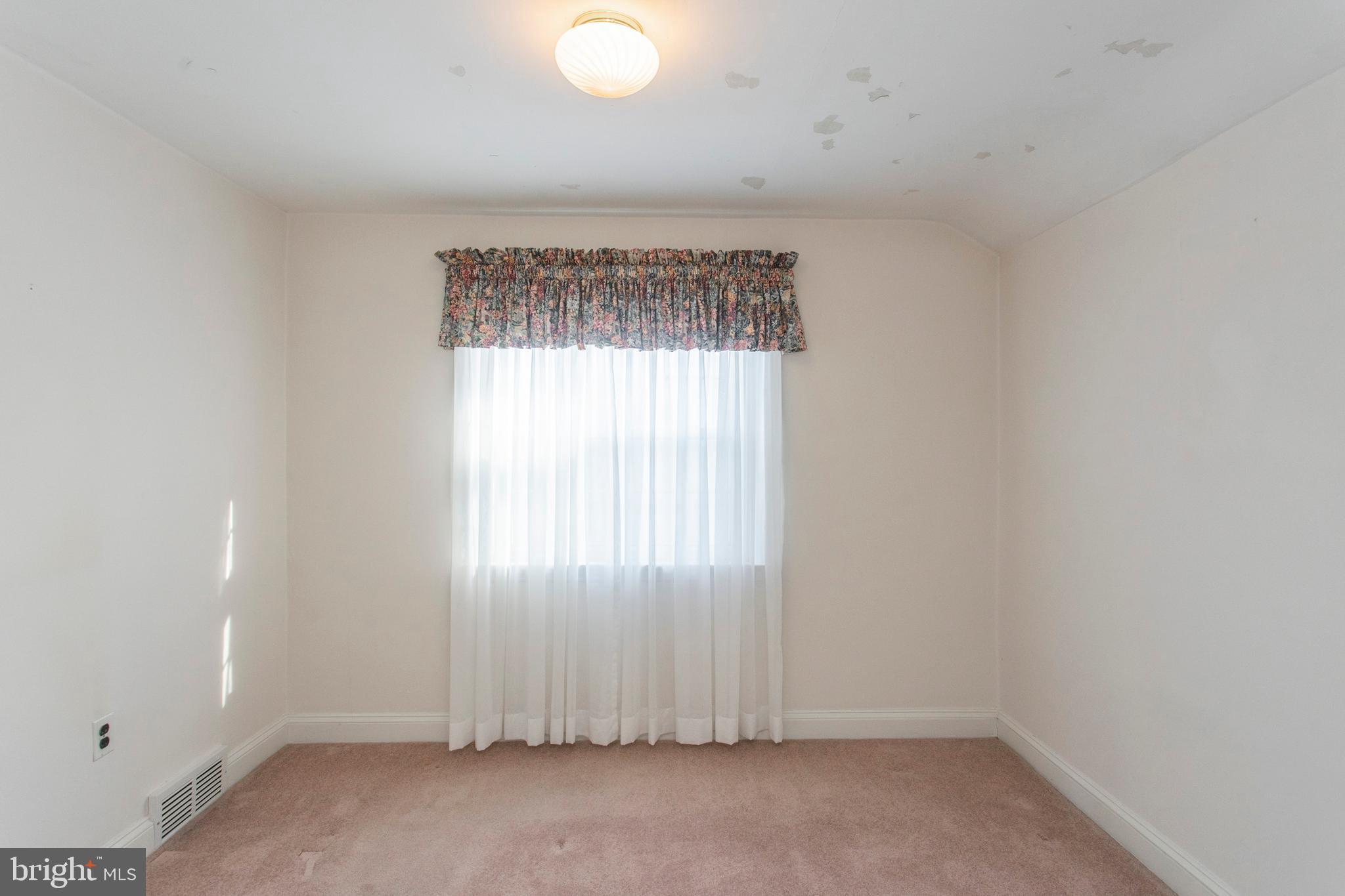 16 West Avenue Springfield, PA 19064 - Photo 29 of 34 an empty room with a window