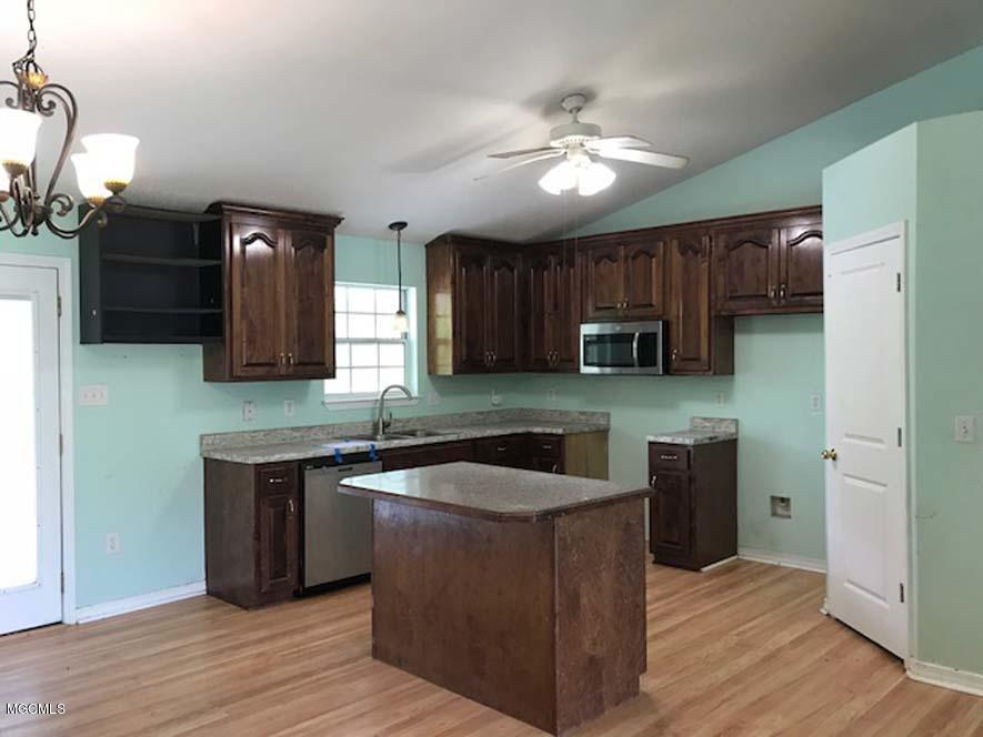 22160 Mercedes Road Gulfport, MS 39503 - Photo 3 of 21 IMG_5571