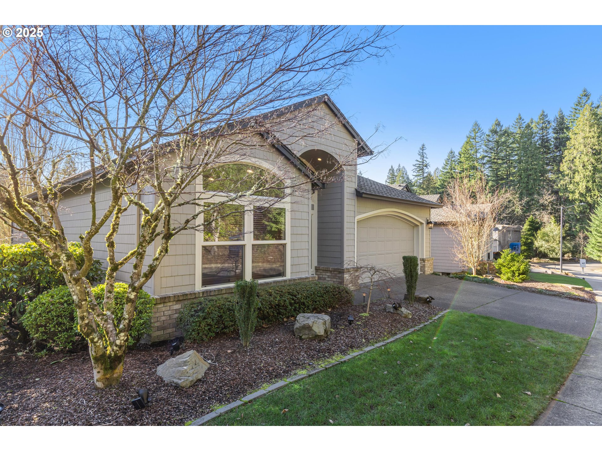632 Southeast 38th Drive Gresham, OR 97080 - Photo 24 of 46 a front view of a house with garden