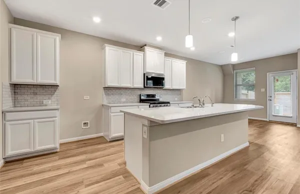 $2,600 | 16104 Oregon Oak Drive, Houston, TX 77084