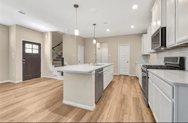 $2,600 | 16104 Oregon Oak Drive, Houston, TX 77084