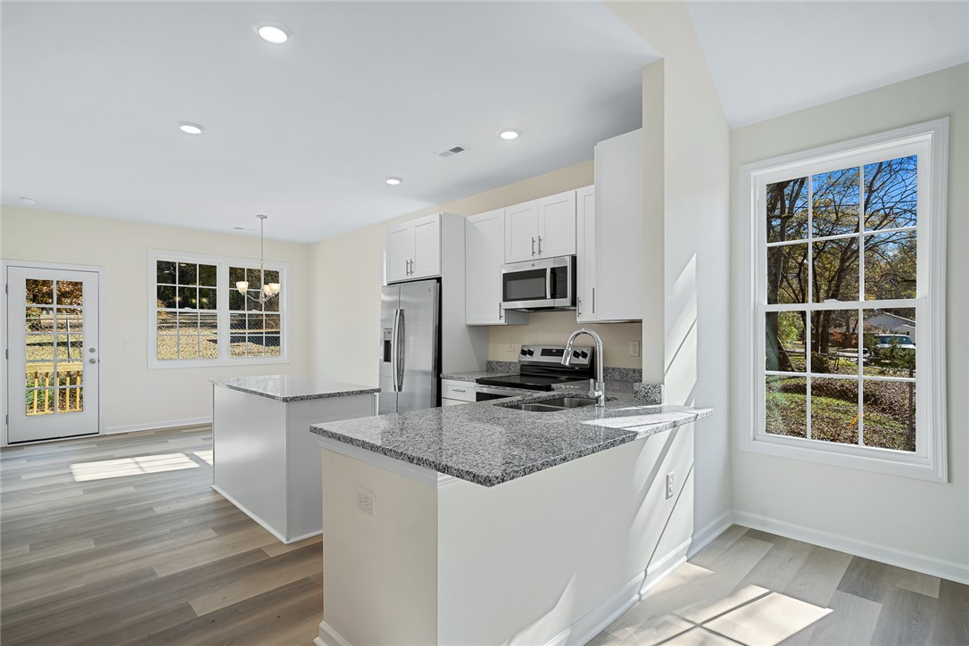 337 Winston Street Pendleton, SC 29670 - Photo 12 of 35 Kitchen