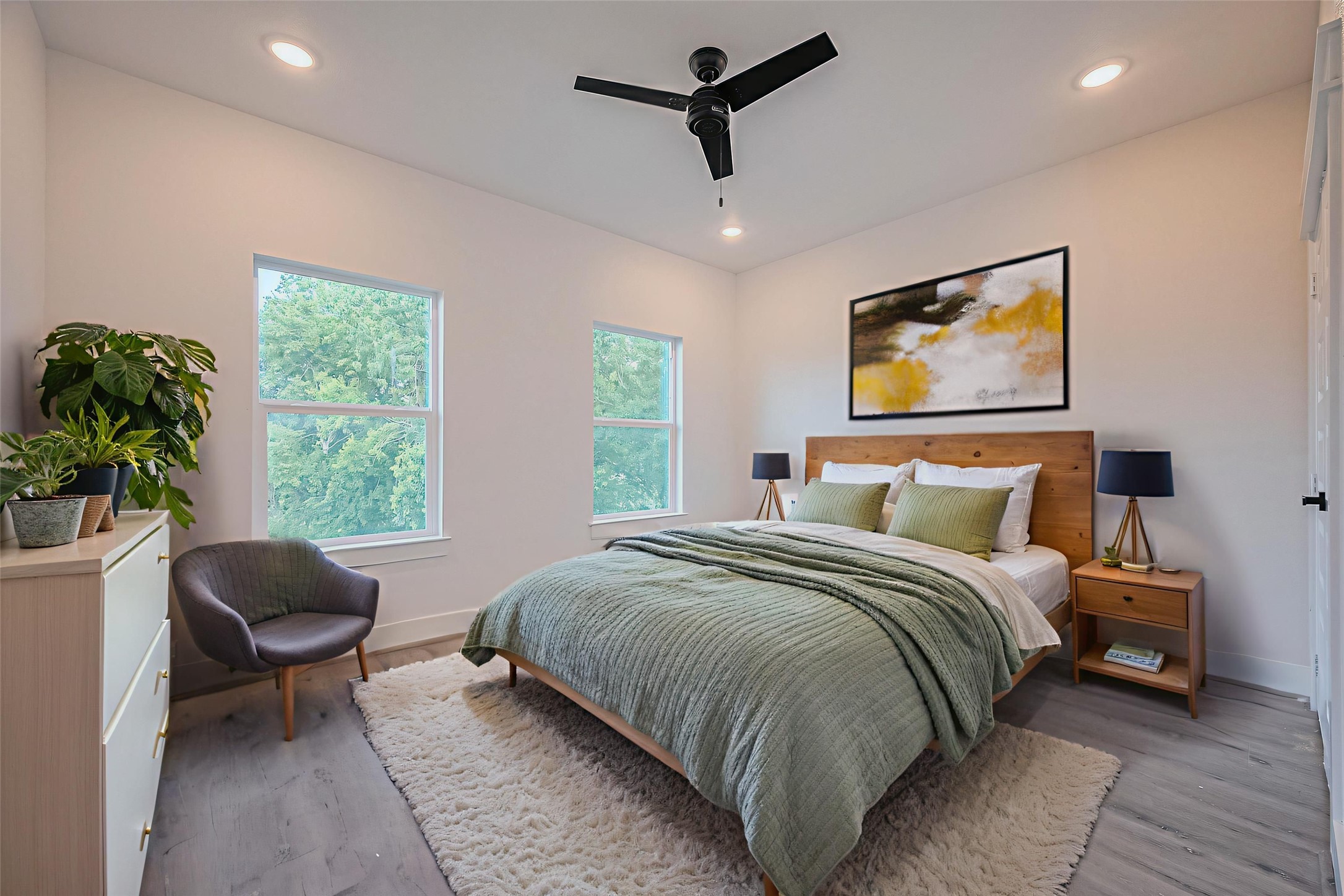 6747 Liverpool Street Houston, TX 77021 - Photo 5 of 18 Bedroom 2 includes a dedicated closet, offering plenty of storage space. **This room has been virtually staged.