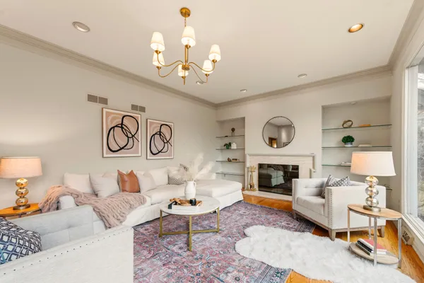 $699,900 | 2618 West Lake Park Court, Mequon, WI 53092