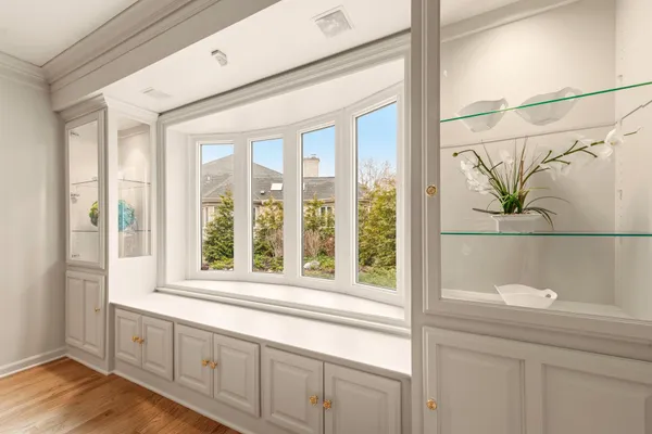 $699,900 | 2618 West Lake Park Court, Mequon, WI 53092