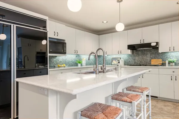 $699,900 | 2618 West Lake Park Court, Mequon, WI 53092