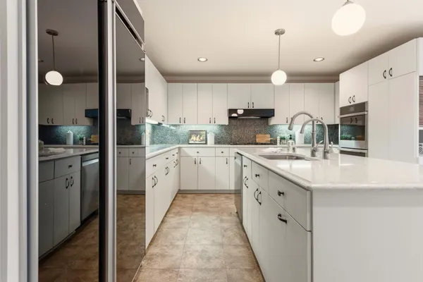 $699,900 | 2618 West Lake Park Court, Mequon, WI 53092