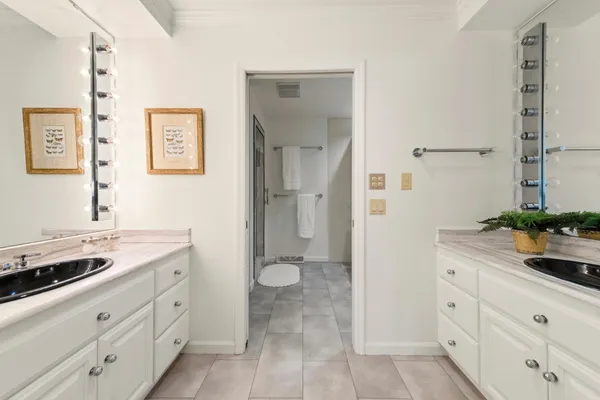 $699,900 | 2618 West Lake Park Court, Mequon, WI 53092