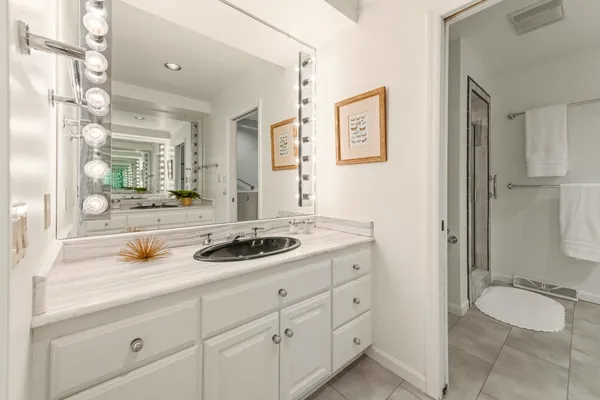 $699,900 | 2618 West Lake Park Court, Mequon, WI 53092