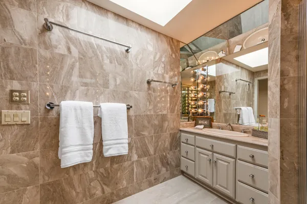 $699,900 | 2618 West Lake Park Court, Mequon, WI 53092
