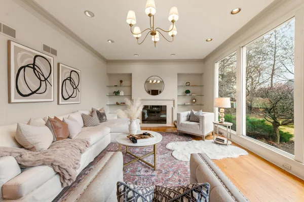 $699,900 | 2618 West Lake Park Court, Mequon, WI 53092