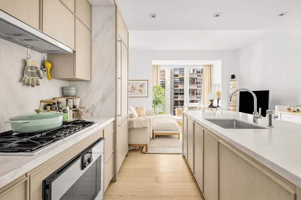 $1,500,000 | 138 East 50th Street, Unit 17B | Midtown East