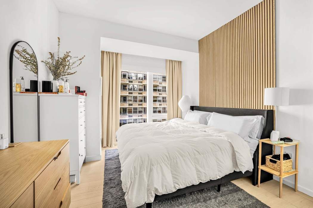 138 East 50th Street, Unit 17B Manhattan, NY 10022 - Photo 4 of 16