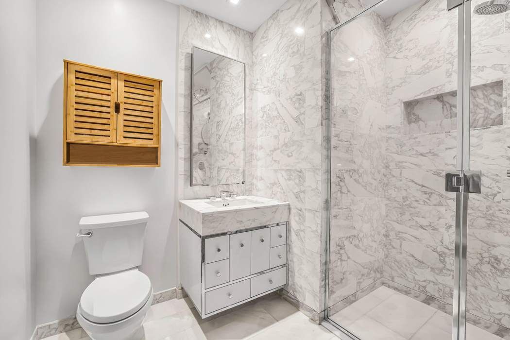 138 East 50th Street, Unit 17B Manhattan, NY 10022 - Photo 5 of 16