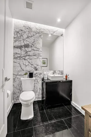 $1,500,000 | 138 East 50th Street, Unit 17B | Midtown East