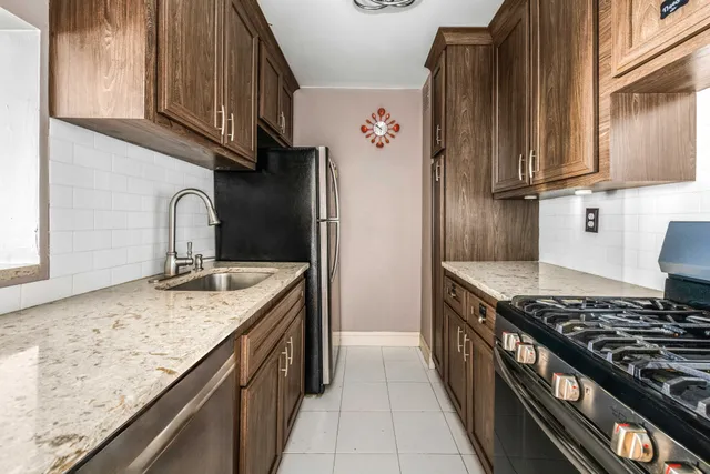 $225,000 | 1874 Pelham Parkway South, Unit 5B | Pelham Bay