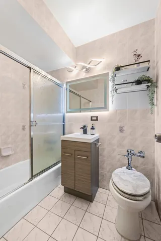 $225,000 | 1874 Pelham Parkway South, Unit 5B | Pelham Bay