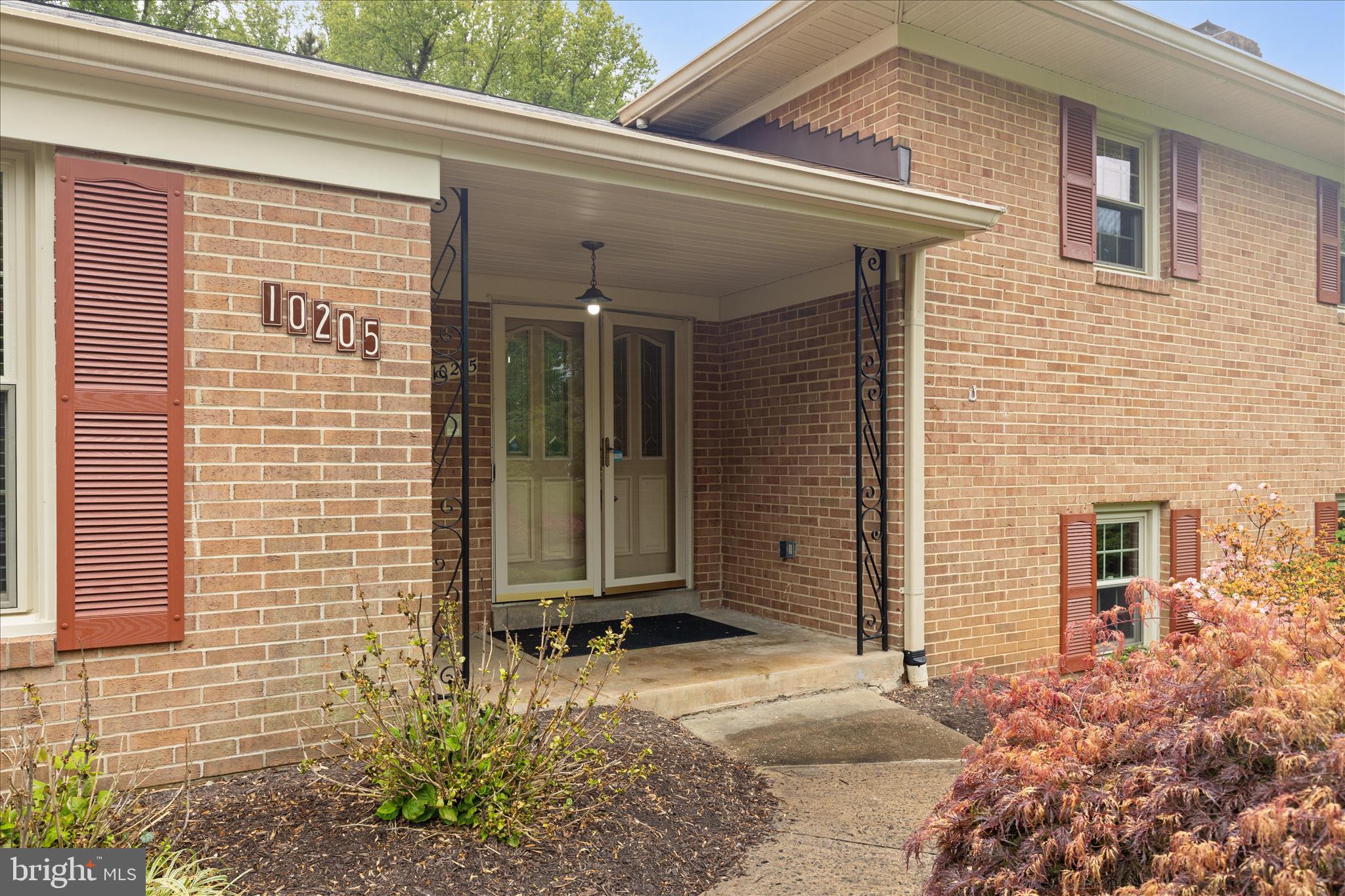 10205 Old Hunt Road Vienna, VA 22181 - Photo 18 of 67 Entryway