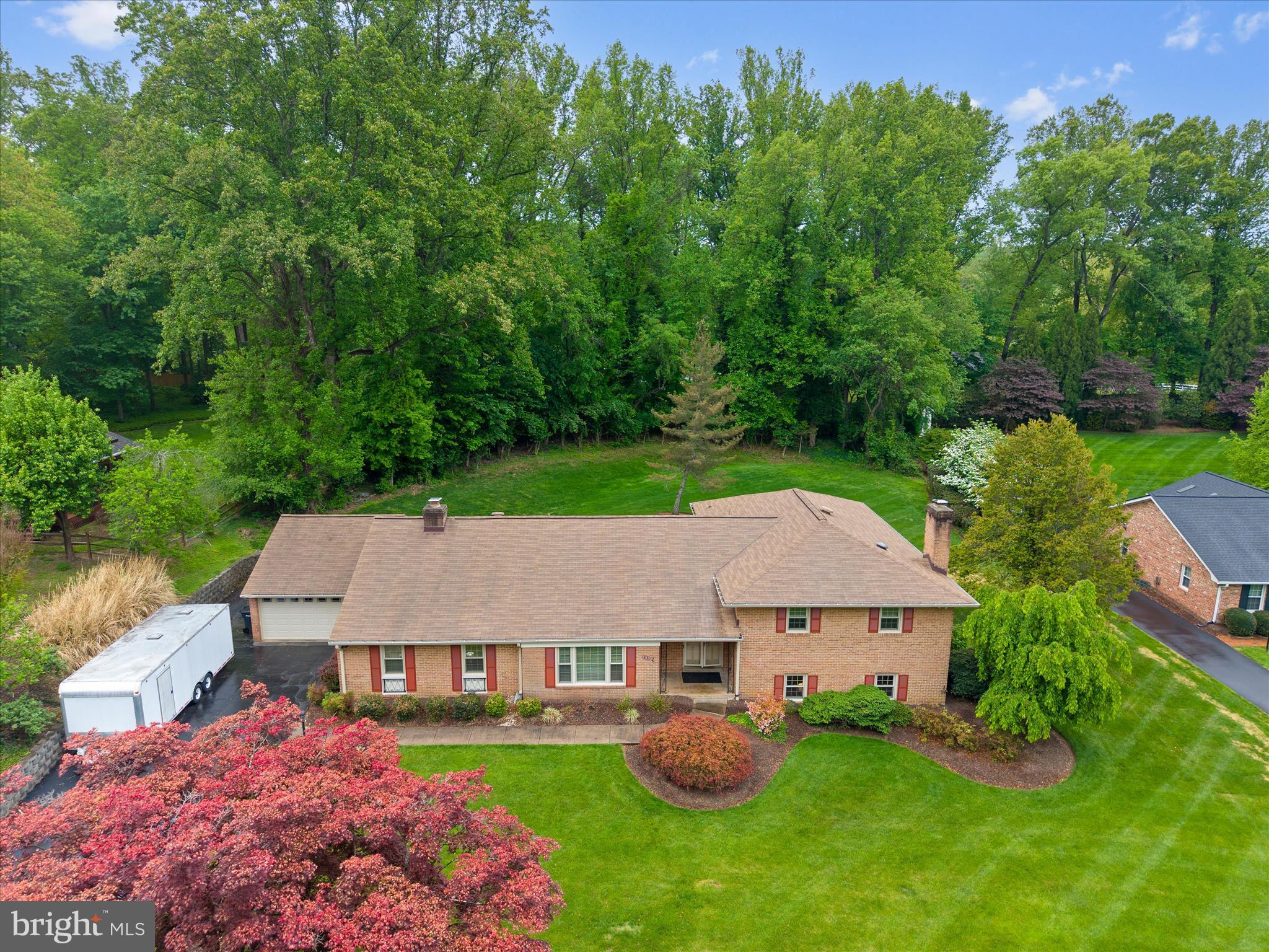 10205 Old Hunt Road Vienna, VA 22181 - Photo 2 of 67 over 1 pristine acre!