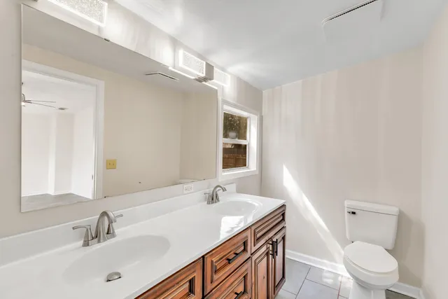 a view of a house with backyard