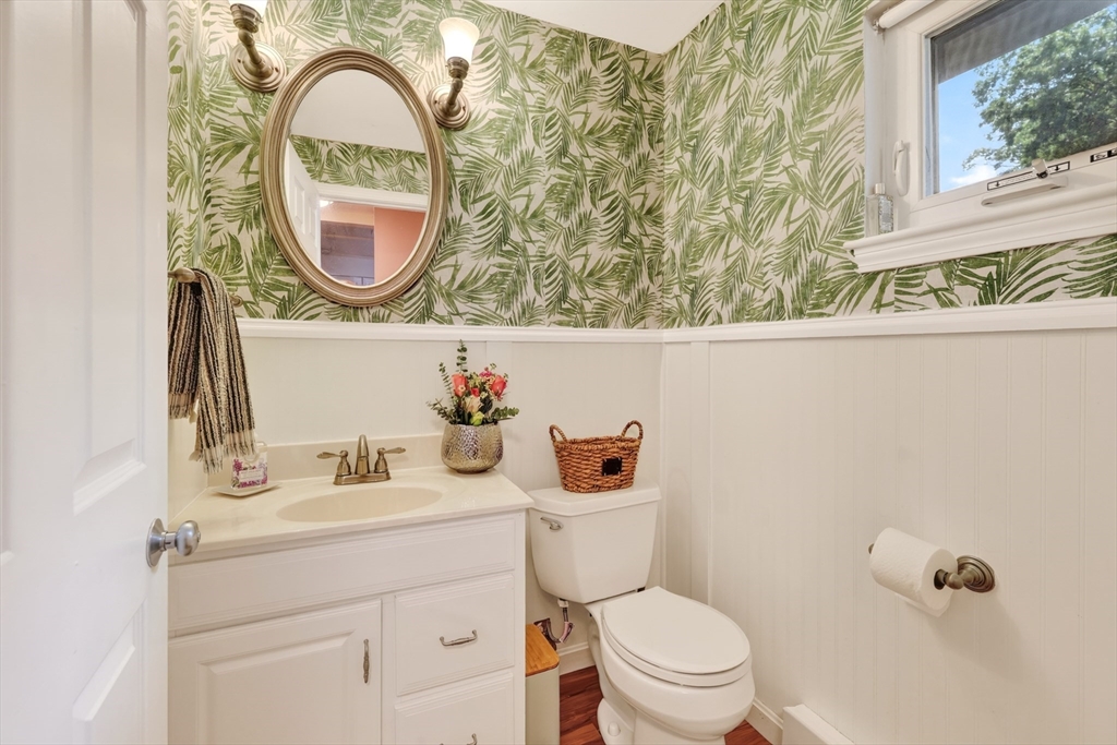 1 Beal's Cove Road, Unit D Hingham, MA 02043 - Photo 4 of 28