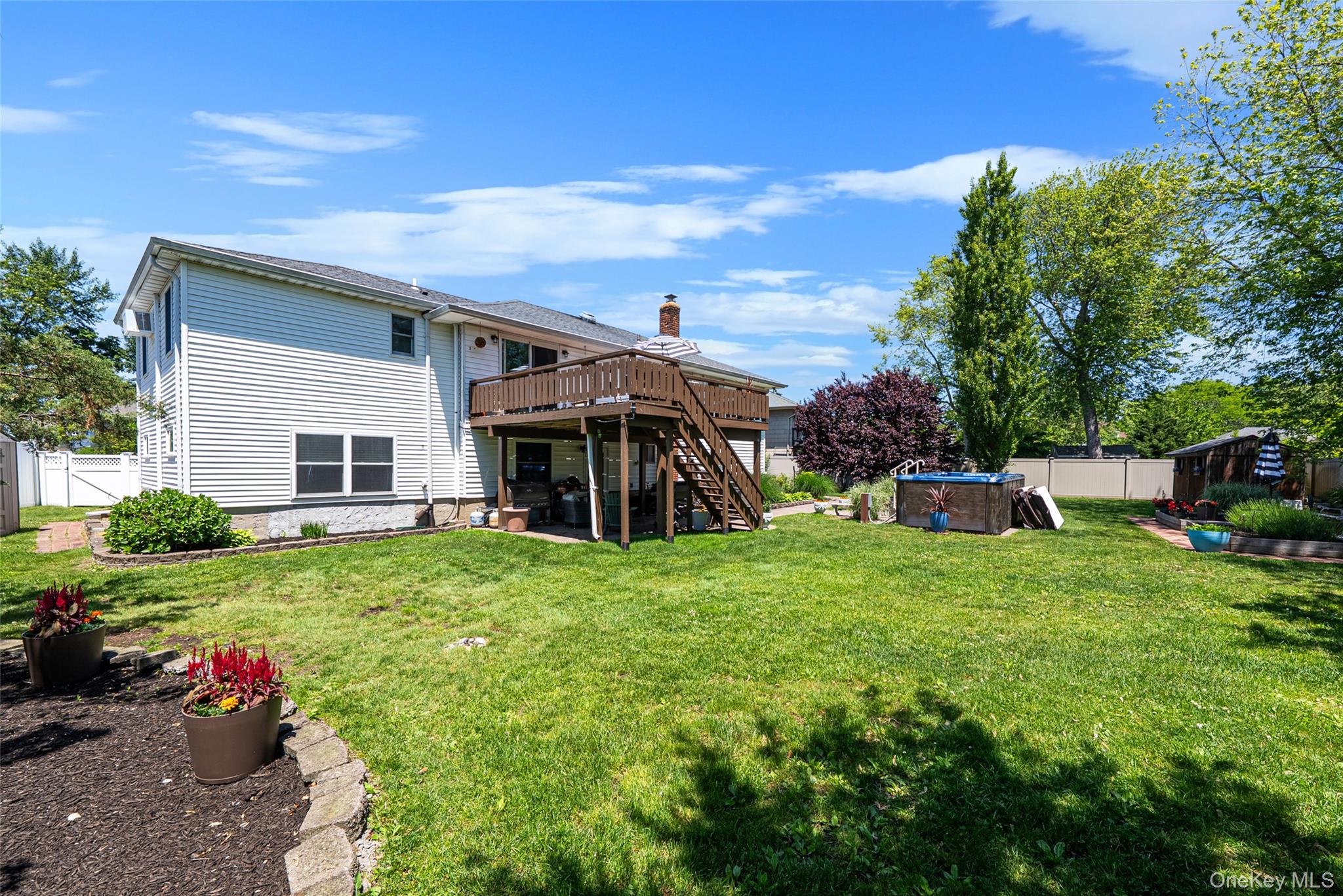 20 Rochelle Court Amityville, NY 11701 - Photo 36 of 43