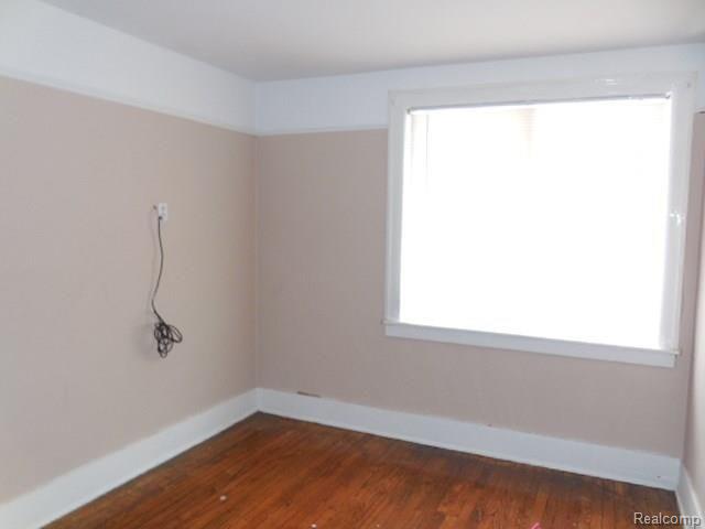 8312 Harding Street Center Line, MI 48015 - Photo 6 of 14 HARDING-bed2.jpg