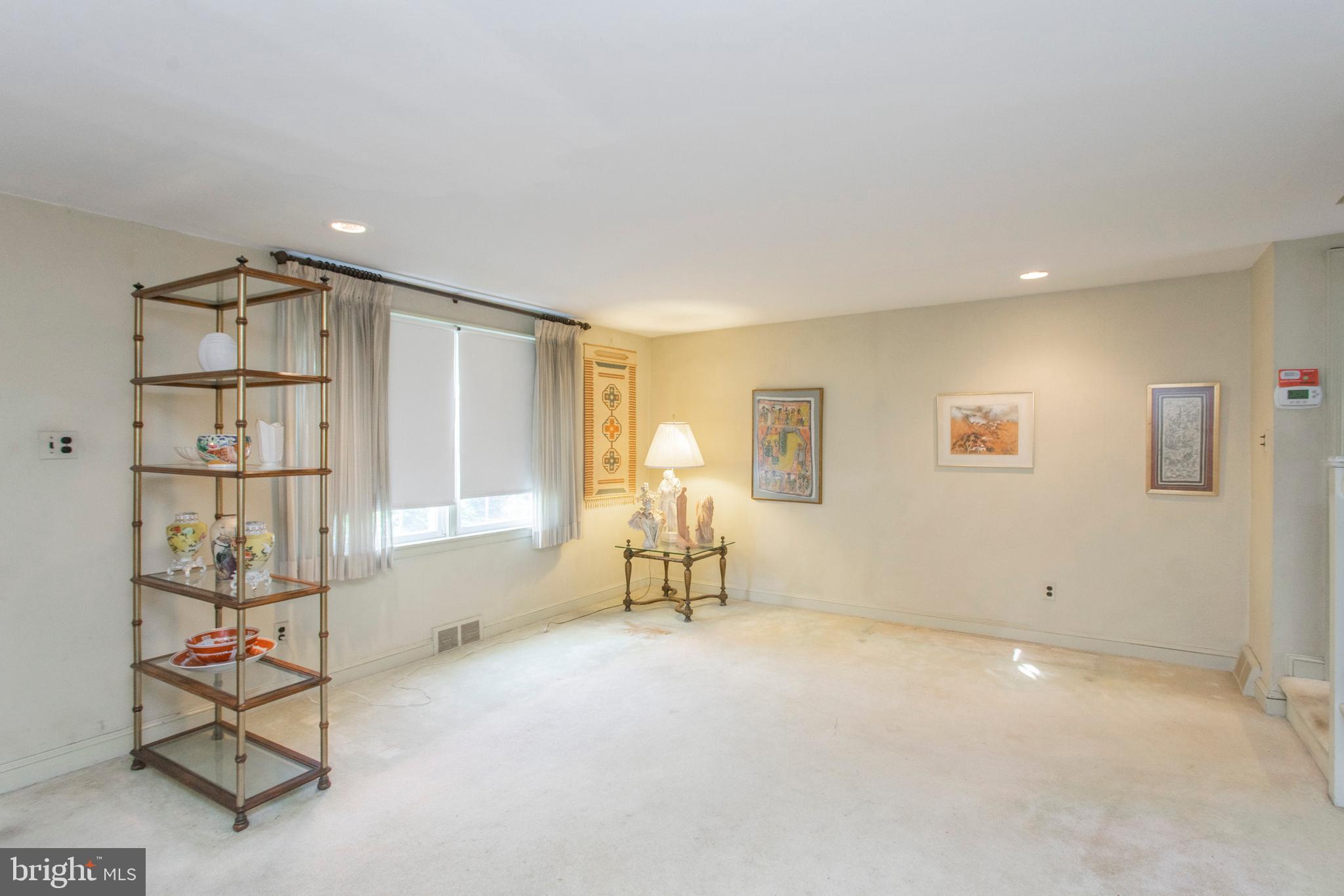415 Pembroke Road Havertown, PA 19083 - Photo 4 of 15