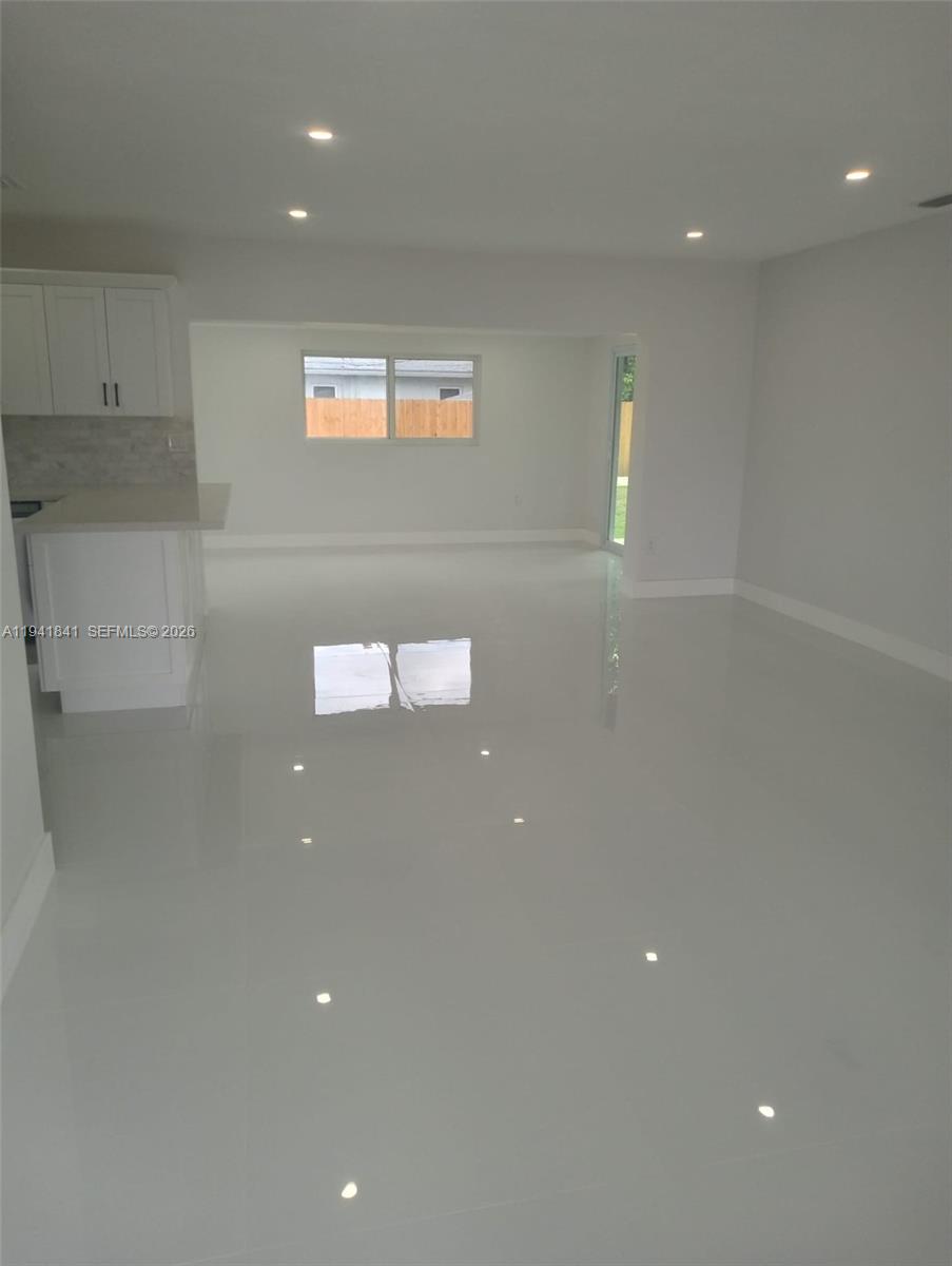 4315 Southwest 98th Avenue Miami, FL 33165 - Photo 6 of 34