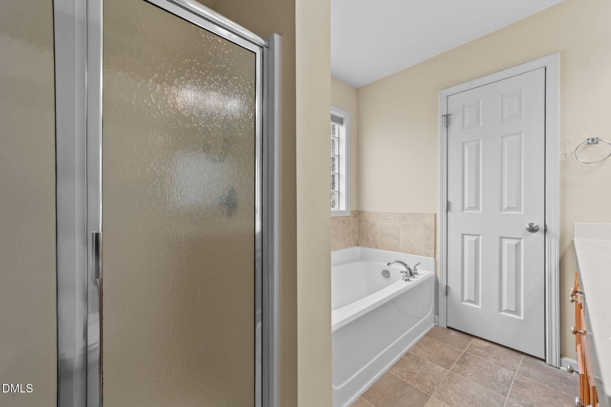 83 Larson Court Clayton, NC 27520 - Photo 25 of 35 a bathroom with a bathtub and shower
