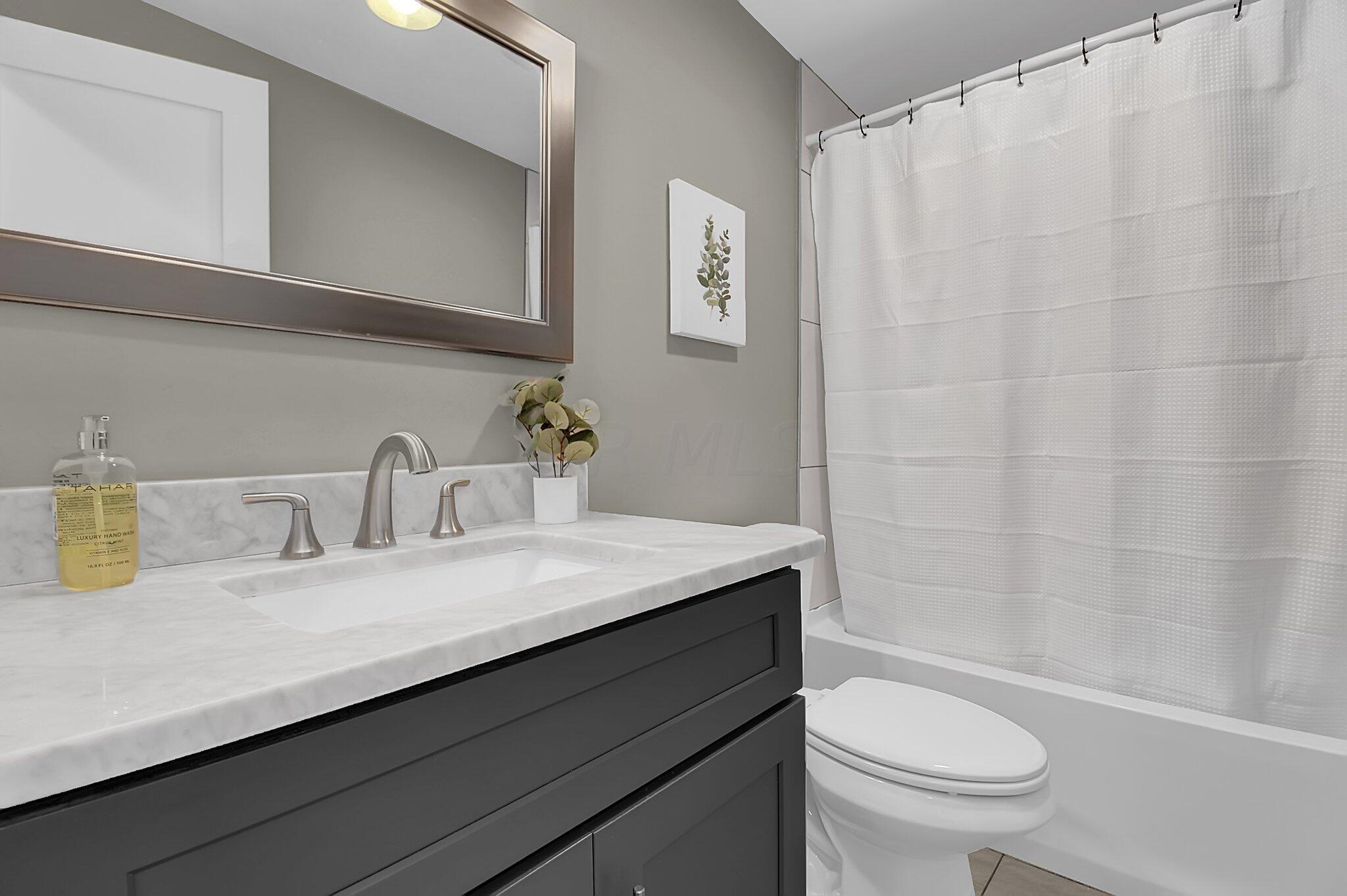 40 Arden Road Columbus, OH 43214 - Photo 28 of 43 Full Bathroom 2