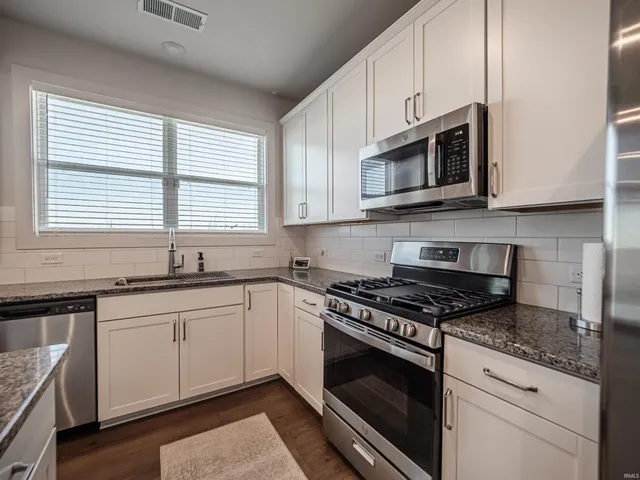 $415,000 | 3077 Dowgate Drive, Newburgh, IN 47630