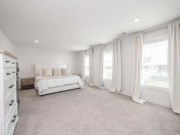 $404,500 | 3077 Dowgate Drive, Newburgh, IN 47630