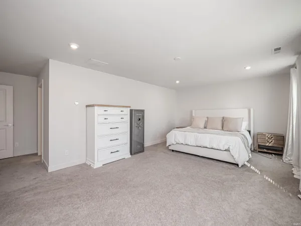 $404,500 | 3077 Dowgate Drive, Newburgh, IN 47630