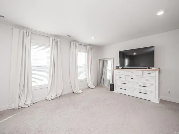 $404,500 | 3077 Dowgate Drive, Newburgh, IN 47630