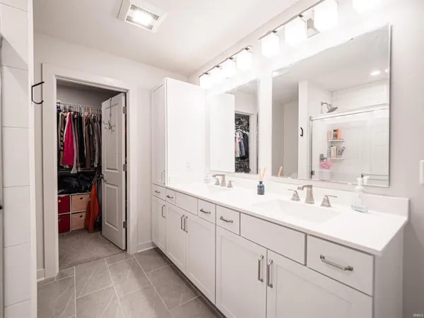 $404,500 | 3077 Dowgate Drive, Newburgh, IN 47630