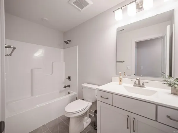 $404,500 | 3077 Dowgate Drive, Newburgh, IN 47630