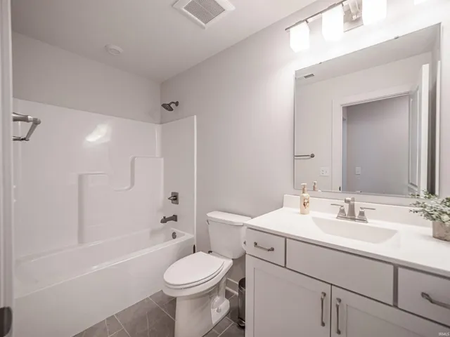 $415,000 | 3077 Dowgate Drive, Newburgh, IN 47630