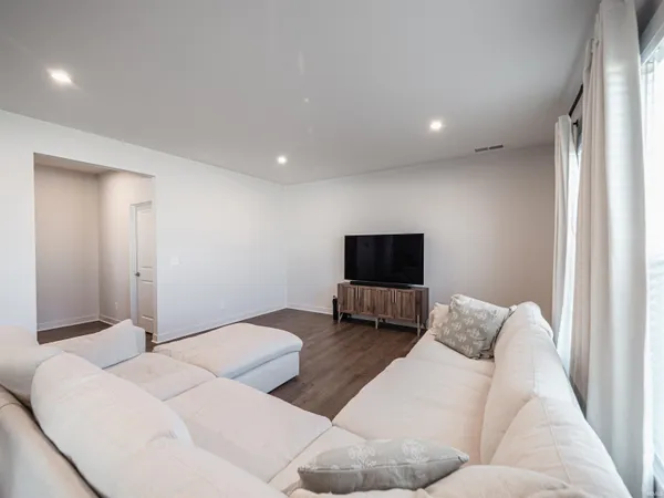 $404,500 | 3077 Dowgate Drive, Newburgh, IN 47630