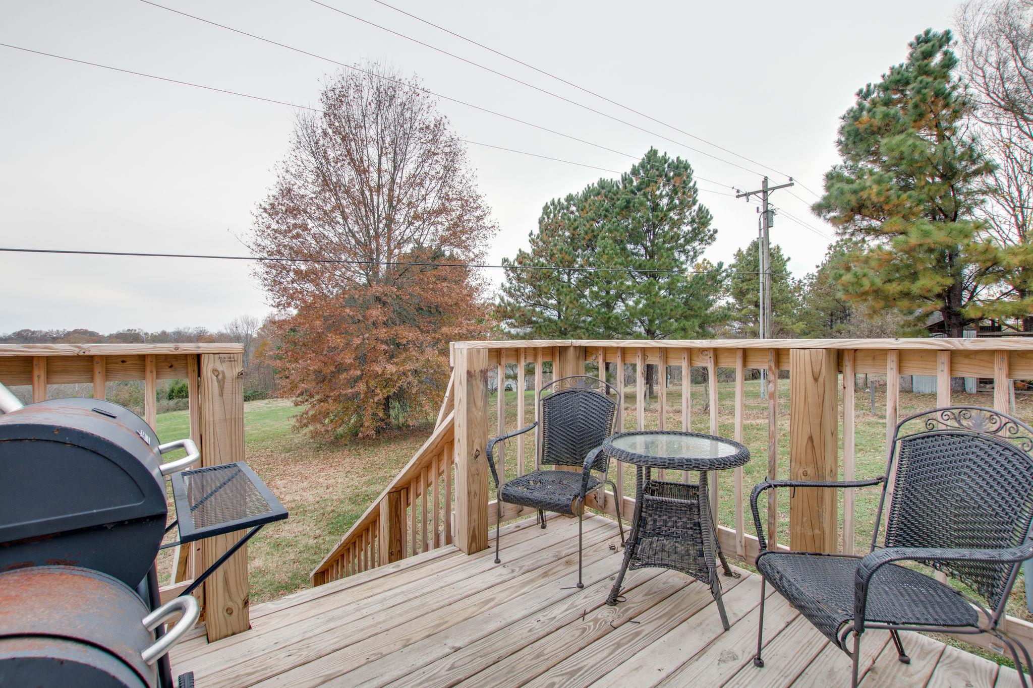 3240 Beasleys Bend Road Lebanon, TN 37087 - Photo 21 of 25 a balcony with table and chairs